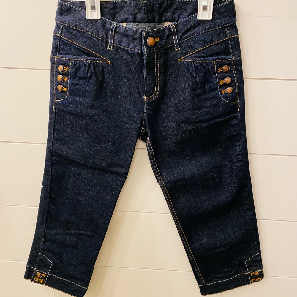 Women’s Armani Exchanged Capri length Jeans. Size 4. Like New!